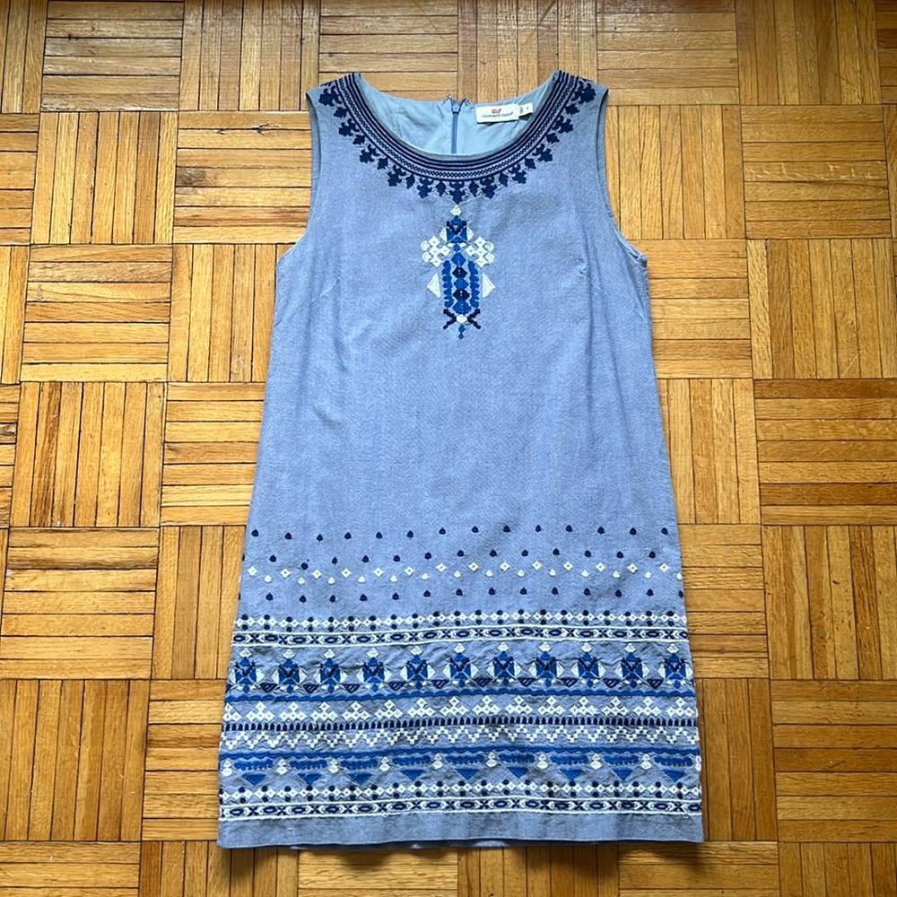 Vineyard vines sleeveless dress with embroidery women’s size 4.